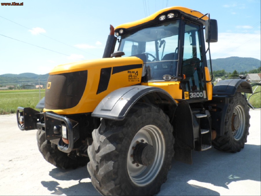 TRAKTOR JCB FASTRAC 3200